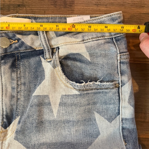 Risen High Rise Wide Leg Star Print Jeans, size 11/30 Stretchy Light Wash Ankle - Picture 9 of 13